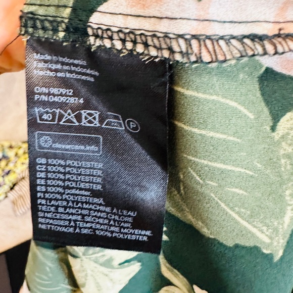 Beautiful Green Floral Print Button Down Blouse Size 8 - Picture 8 of 9